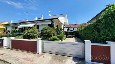 Villa di 230 m² con più di 5 locali e box auto dop