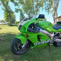 Kawasaki ninja Zx7r 1998 Asi