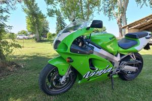 Kawasaki ninja Zx7r 1998 Asi