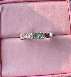 Anello in oro con pietre naturali 