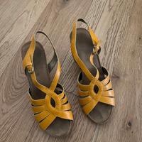 Sandali con zeppa gialli, pelle, tag 38