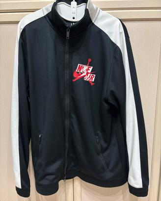 Giacca Air Jordan nera e bianca con logo rosso L