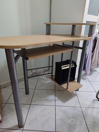 Scrivania con rialzo