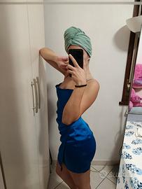 Abito in raso blu elettrico