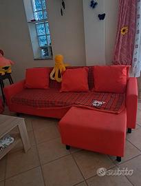 Divano letto Ikea con mobiletto basso