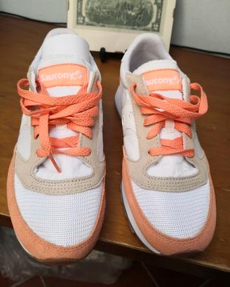 sneakers Saucony modello Jazz,