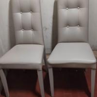 sedie in ecopelle nere 8euro in su bianche 20 una 