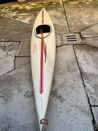 Canoa in vetroresina e pagaia in legno marino