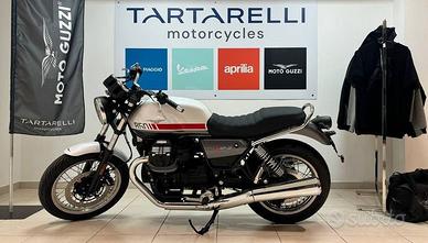 Moto Guzzi V7 IV 850 SPECIAL RED STRIPE TWIN TONE