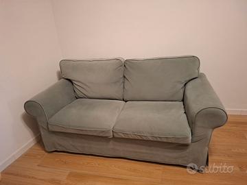 Divano due posti grigio / verde Ikea