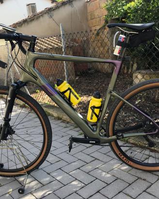 Cannondale Topston Carbon lefty. Gravel