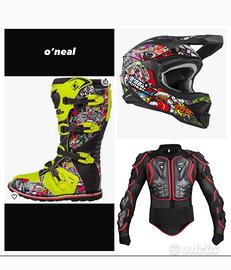 abbigliamento cross casco stivali