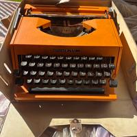 Macchina da scrivere vintage marca Antares Lisa 30