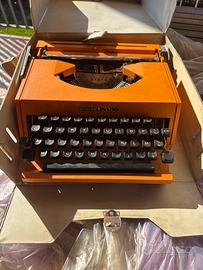 Macchina da scrivere vintage marca Antares Lisa 30