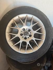 Pneumatici completi di cerchi