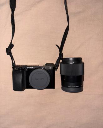 Sony Alpha 6100 + obiettivo Sigma 30mm f1.4