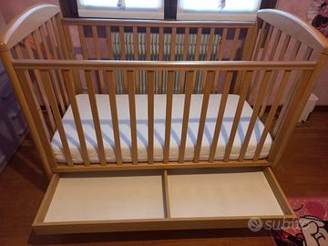 lettino con materasso e fasciatoio bambini