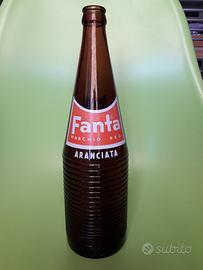 Bottiglia vuota vintage Fanta