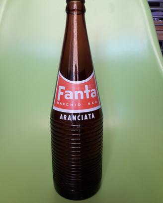 Bottiglia vuota vintage Fanta
