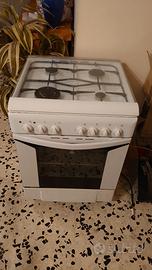 Cucina a gas con forno elettrico ventilato