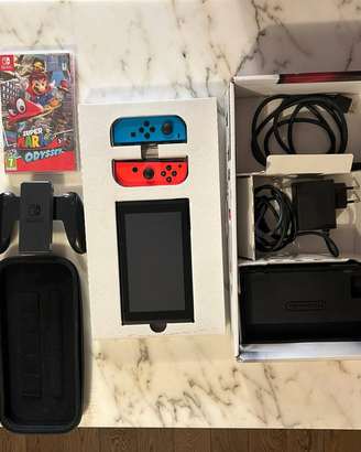 Switch + Super Mario Odyssey + MicroSD 200GB