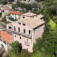 Dimora storica all'asta a Sanremo con vista mare,