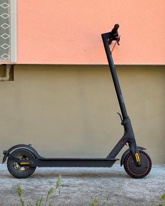 Monopattino Xiaomi Scooter M365 PRO