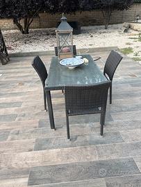 Tavolo con 4 sedie da giardino