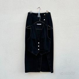 Set gilet e gonna in denim Zara.