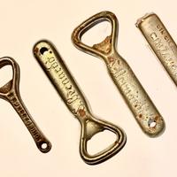 Serie di 4 apri bottiglie anni 50/60