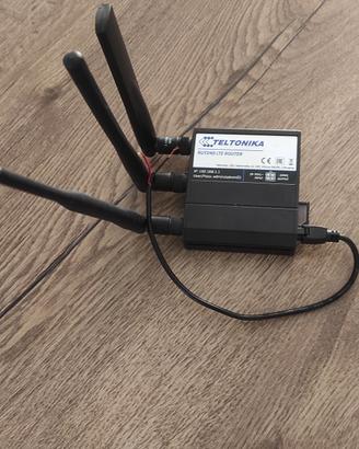 Router Teltonika RUT240 4G LTE 