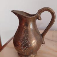 caraffa in ottone floreale