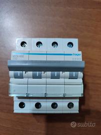 magnetotermico c 32 trifase