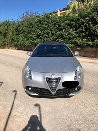 Alfa Romeo Giulietta cilindrata 2000 diesel anno 2