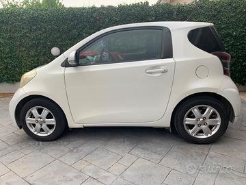 Toyota iQ