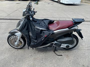 Beverly 300 ie tourer