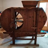 Mulinello antico per i cereali