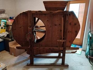 Mulinello antico per i cereali