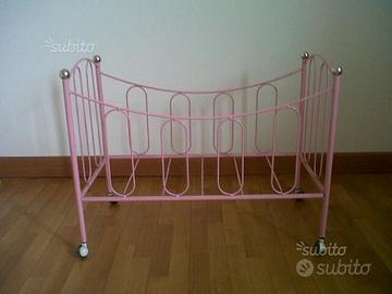 Lettino bambole in ferro smaltato rosa