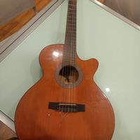 chitarra classica spalla mancante elettrificata