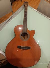 chitarra classica spalla mancante elettrificata