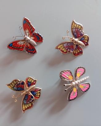 Set di 4 spille smaltate a forma di farfalla