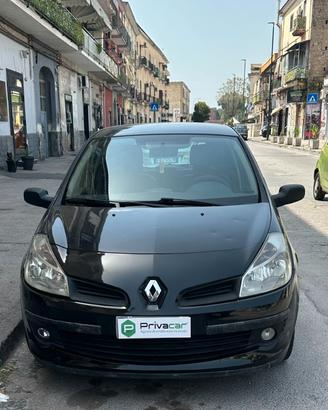 RENAULT Clio 1.5 dCi 85CV 5 porte Le Iene 2.450 €