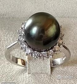 ANELLO ORO 18kt. CON DIAMANTI E PERLA TAHITI