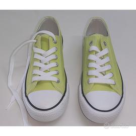 Scarpe da ginnastica nuove 