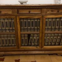 Libreria corredata di enciclopedia Treccani