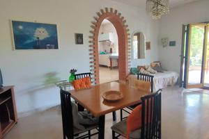 CASA DI CAMPAGNA CON 6000 Mq di TERRENO