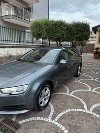Audi A4  2.0 tdi Avant business S Tronic