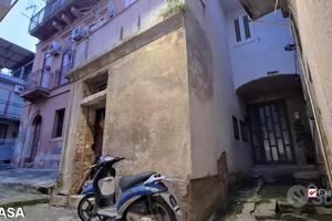 Mili S.Marco, pressi Chiesa, cantina di circa 70