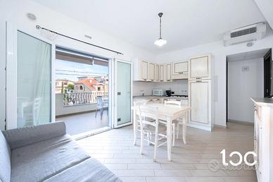 Luminoso bilocale presso residence con piscina